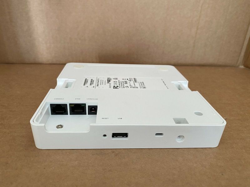 aerohiveap121_back2.jpg aerohiveap121_back2.jpg