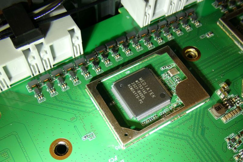 gl-inet-mt6000_1gbe-switch.jpg