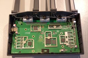 Board top (RF shields and thermal pads removed) Board top (RF shields and thermal pads removed)