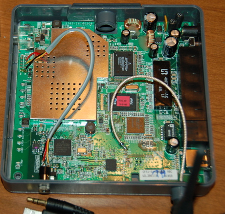 wrtsl54gs_serial.jpg wrtsl54gs_serial.jpg