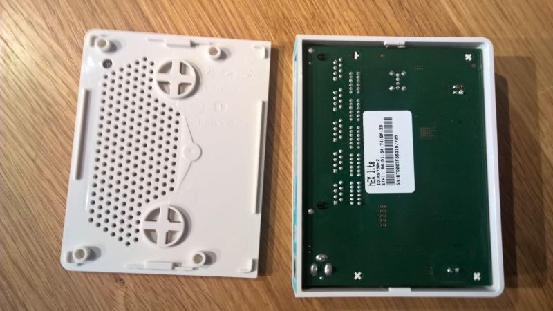 mikrotik_rb750r2_case1.jpg mikrotik_rb750r2_case1.jpg