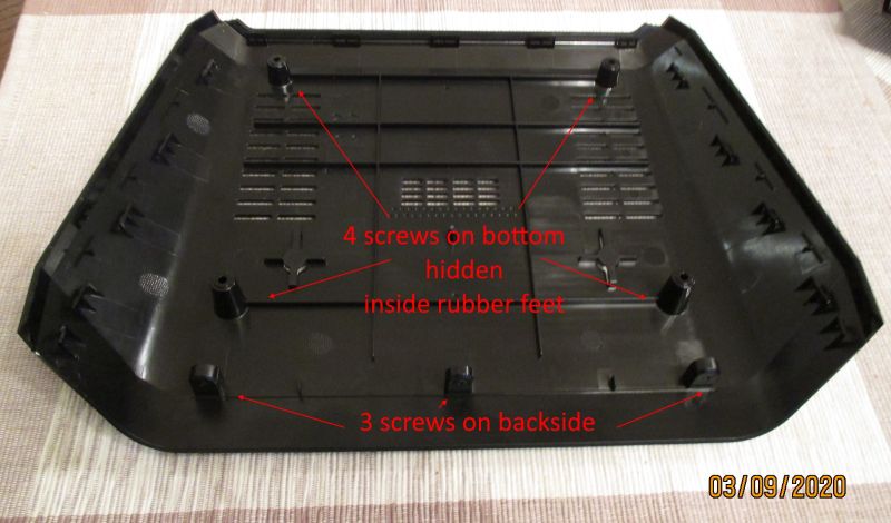 Netgear RAX120 bottom panel